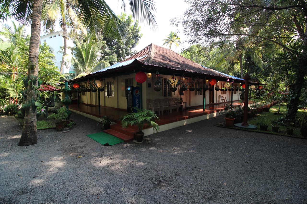 ปาล์มโกรฟ เซอร์วิสวิลล่า Kochi ภายนอก รูปภาพ