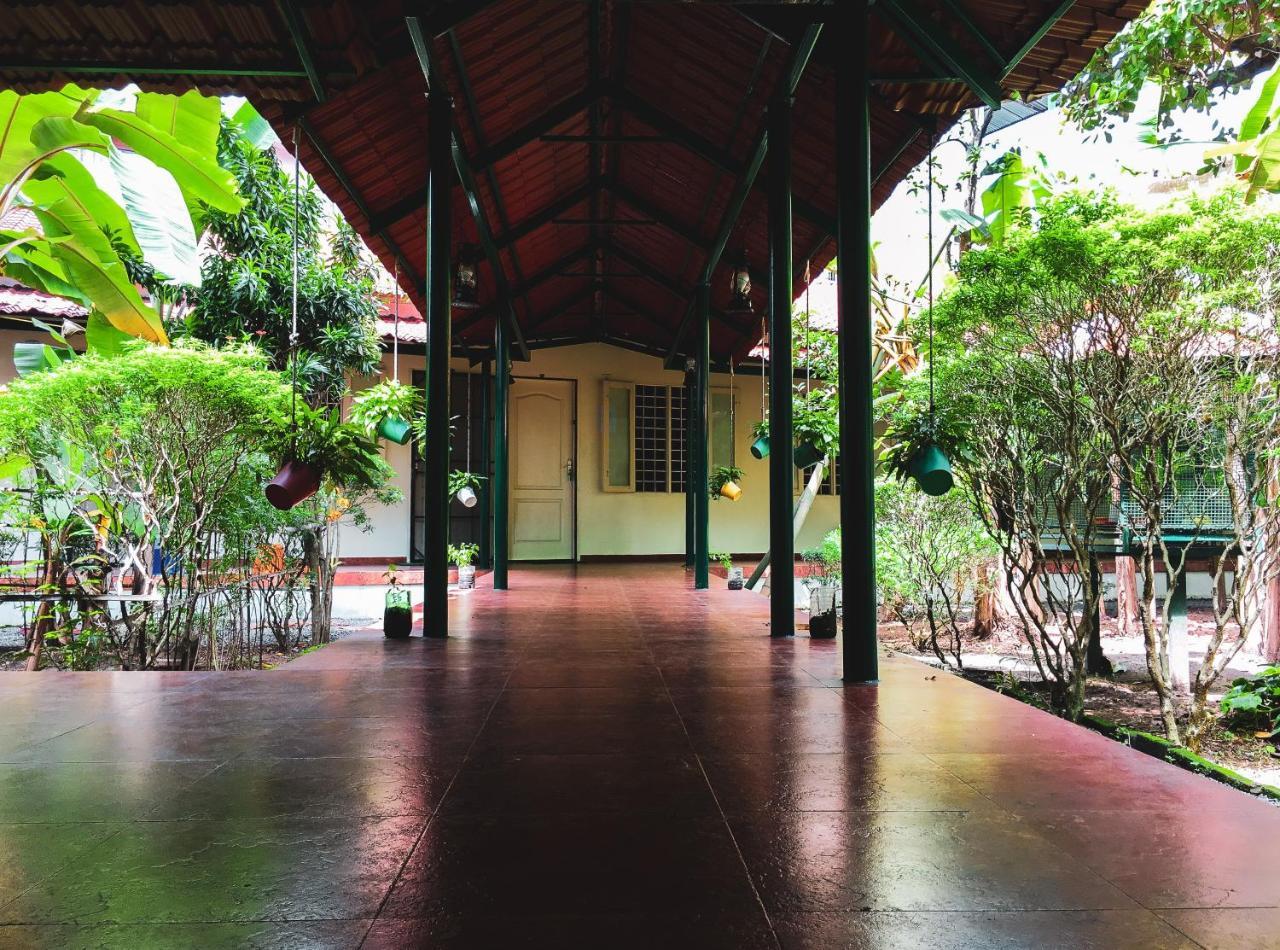ปาล์มโกรฟ เซอร์วิสวิลล่า Kochi ภายนอก รูปภาพ